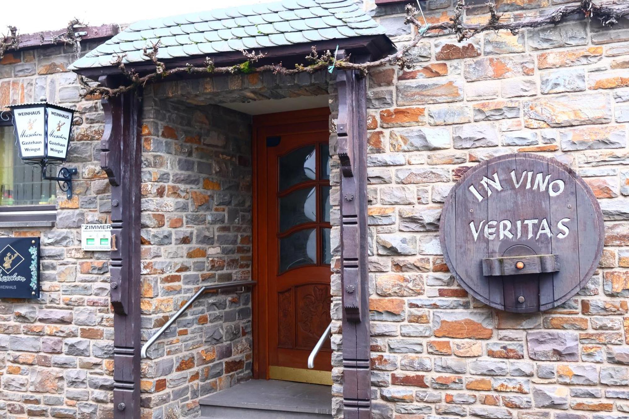 Weinhaus Hirschen Bruttig Hotel Exterior photo