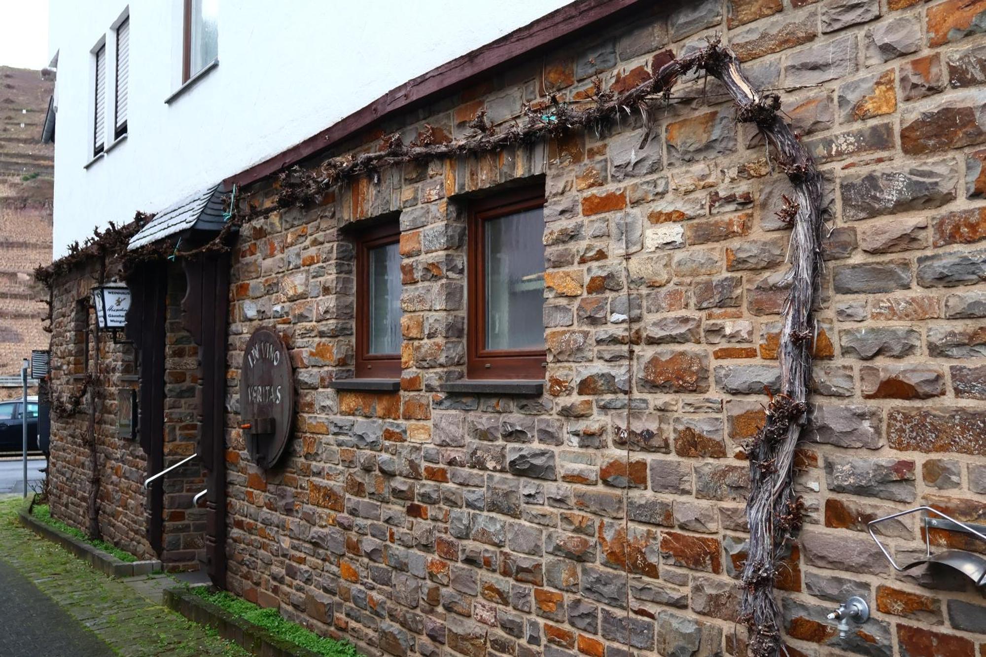 Weinhaus Hirschen Bruttig Hotel Exterior photo